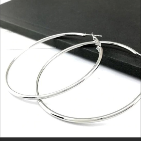 ***Donated***SILVER tone hoop earrings 4 cm - Picture 1 of 2